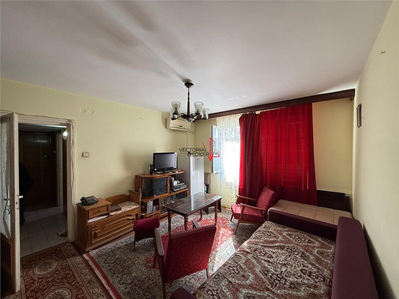 Gara de Nord, metrou 3 camere semidecomadate, et. 2, vedere mixta, 62mp