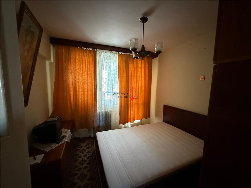 Gara de Nord, metrou 3 camere semidecomadate, et. 2, vedere mixta, 62mp