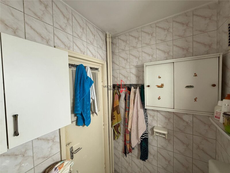 Gara de Nord, metrou 3 camere semidecomadate, et. 2, vedere mixta, 62mp