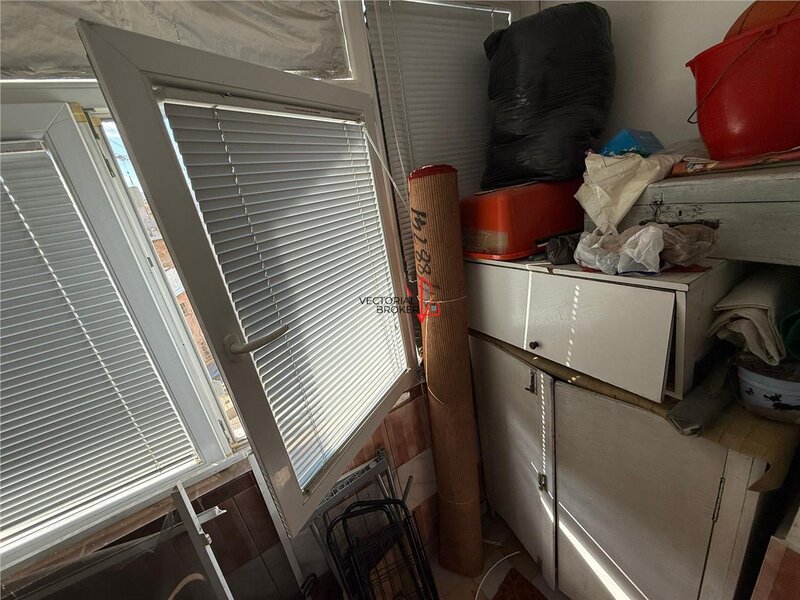 Gara de Nord, metrou 3 camere semidecomadate, et. 2, vedere mixta, 62mp